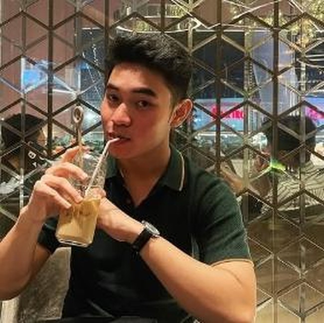 Kompak! Begini Momen Fiki Naki dan Tinandrose saat Kulineran Seru