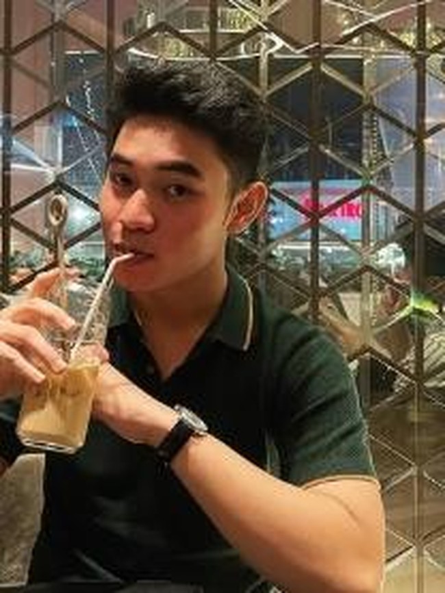 Kompak! Begini Momen Fiki Naki dan Tinandrose saat Kulineran Seru