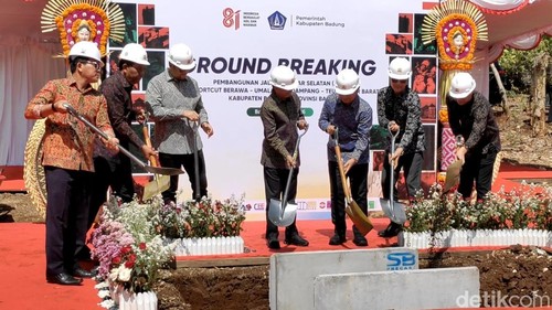 Gubernur Bali, Bupati Badung, Wabup, hingga jajaran DPRD Badung saat groundbreaking JLS segmen 4 Labuan Sait-Pedati di Pecatu, Kecamatan Kuta Selatan, Badung, Senin (27/7/2026).