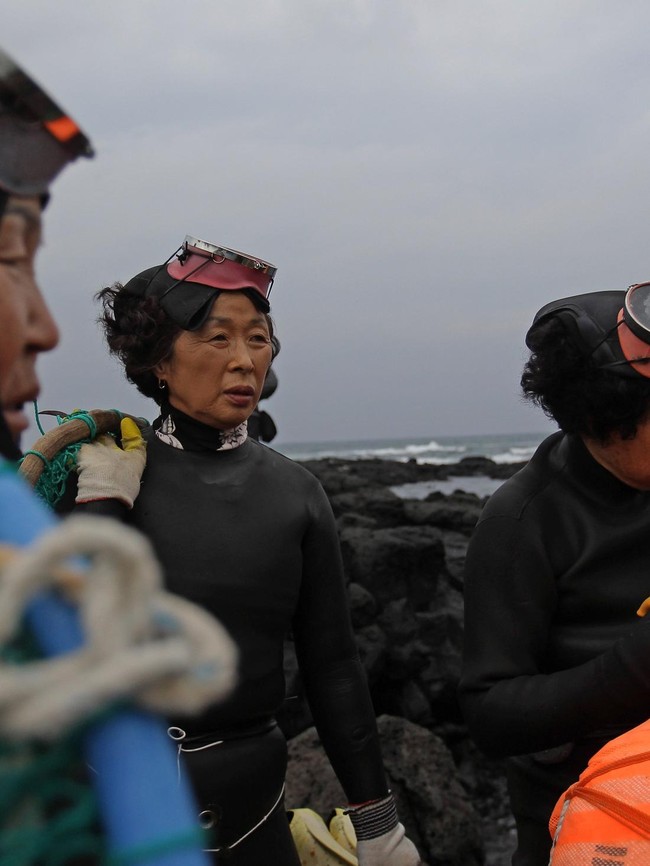 Haenyeo, Penyelam Perempuan Tangguh Penjaga Tradisi Jeju