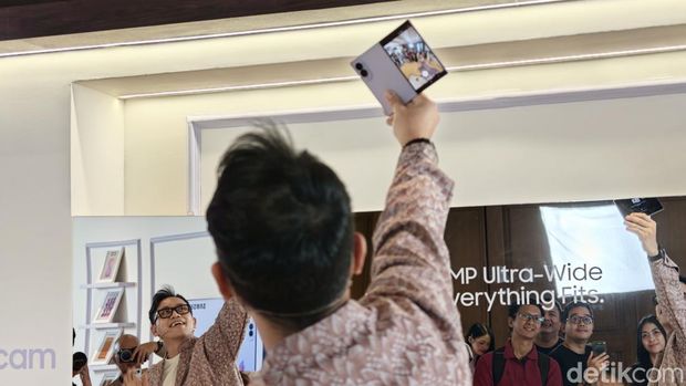 Ilham Indrawan, MX Product Marketing Senior Manager Samsung Electronics Indonesia