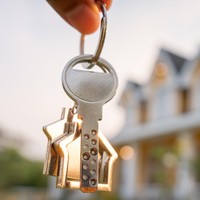 Masih Proses Cerai, Miliarder Ini Beli Rumah Rp 1,2 Triliun Untuk Pacar Baru
