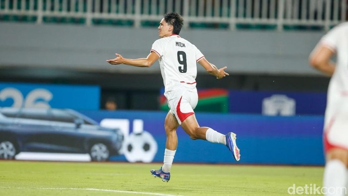 Indonesia menjamu Kamboja di Stadion Pakansari, Bogor, Senin (27/7/2026) malam WIB, pada laga Grup A Piala AFF 2026. Indonesia memimpin 3-0 atas Kamboja di babak pertama. Keunggulan timnas didapat dari dua gol Mitchell Baker dan satu gol Sandy Walsh.