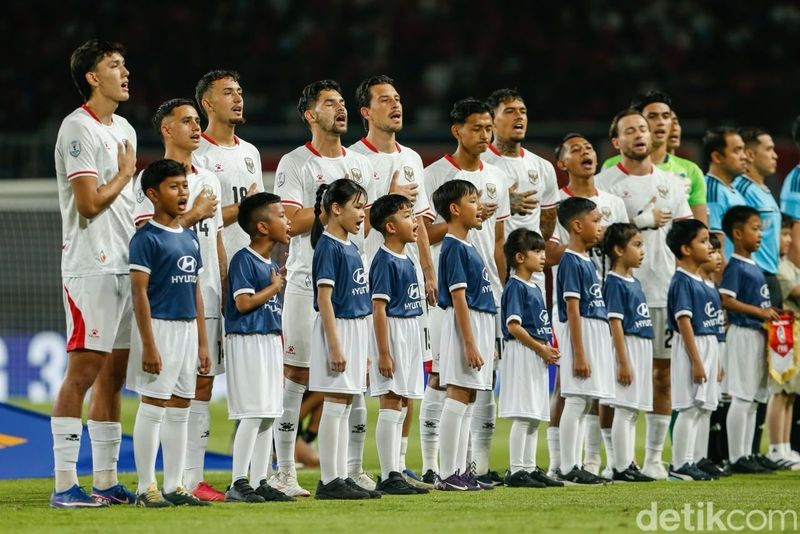 Indonesia Vs Kamboja Babak I Indonesia menjamu Kamboja di Stadion Pakansari, Bogor, Senin (27/7/2026) malam WIB, pada laga Grup A Piala AFF 2026. Indonesia memimpin 3-0 atas Kamboja di babak pertama. Keunggulan timnas didapat dari dua gol Mitchell Baker dan satu gol Sandy Walsh.