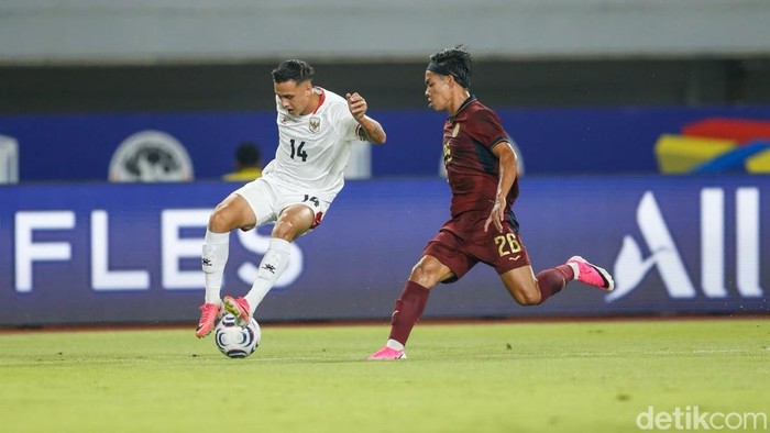 Indonesia menjamu Kamboja di Stadion Pakansari, Bogor, Senin (27/7/2026) malam WIB, pada laga Grup A Piala AFF 2026. Indonesia memimpin 3-0 atas Kamboja di babak pertama. Keunggulan timnas didapat dari dua gol Mitchell Baker dan satu gol Sandy Walsh.