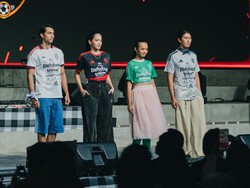 Terkait warna jersey, Bali United tetap mempertahankan warna kebanggaan merah, hitam, dan putih. adidas memberikan sentuhan modern yang elegan tanpa melupakan identitas budaya lokal Pulau Dewata. (dok.adidas Indonesia)