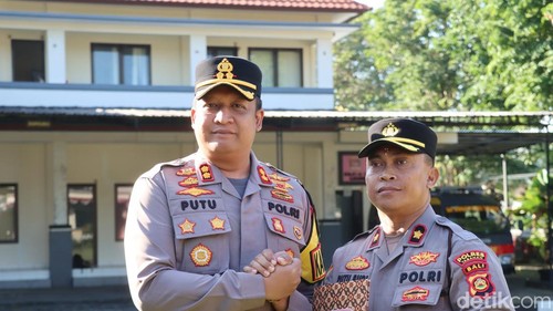 Kapolres Tabanan, AKBP I Putu Bayu Pati memberikan penghargaan kepada personel yang berprestasi, Senin (27/7/2026).