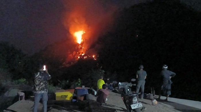 Kebakaran Puncak Habibi Sukabumi.