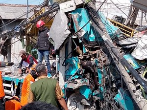 Pasutri dan 2 Sopir Truk Jadi Korban Tewas Laka Maut di Gempol Pasuruan