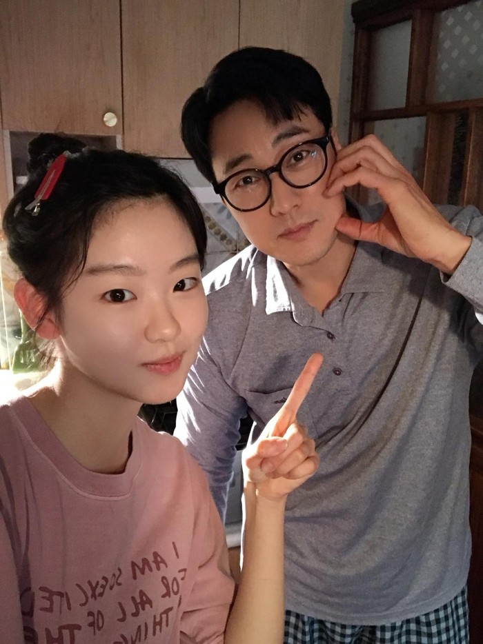 Kedekatan Seo Sumin bersama So Ji Sub, yang berperan sebagai ayahnya di drama Korea Agent Kim Reactivated.