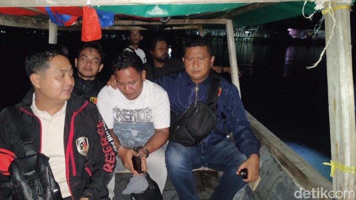 Keterangan foto:
- pelaku berinisial A saat diamankan di Polsek Bintan Timur (dok Polsek)

(Alamudin Hamapu/Kontributor Kepri)