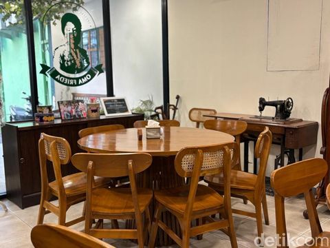 Ketupat Campur Oma Frieda: Sedapnya Ketupat pakai Ayam Kluwek dari Resep 90 Tahun