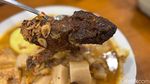Serasa Makan di Rumah Nenek! Di Sini Ada Ketupat Campur dengan Resep Keluarga
