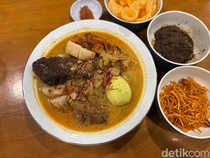 Ketupat Campur Oma Frieda: Sedapnya Ketupat pakai Ayam Kluwek dari Resep 90 Tahun