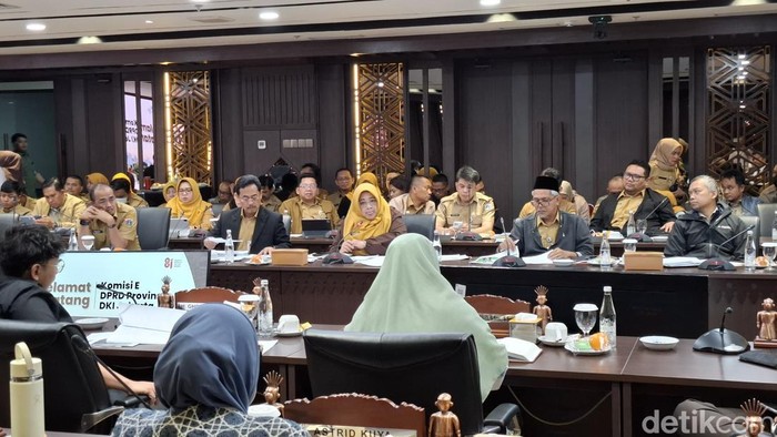 Komisi E DPRD DKI Jakarta meminta Disdik DKI membuka data kondisi seluruh bangunan sekolah setelah robohnya bangunan SDN Kebayoran Lama Selatan 09. (Belia/detikcom)