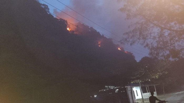 Kondisi Puncak Habibie yang kebakaran.