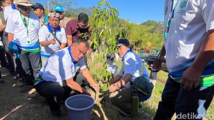 Konferensi Sungai Indonesia (KSI) diikuti 500 anggota komunitas dari 15 provinsi di Mojokerto dan dihadiri langsung oleh Menteri Lingkungan Hidup, Moh Jumhur Hidayat.