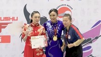 Lagi-lagi perempuan yang dikenal sebagai diva pop itu meraih medali emas. Foto: Instagram @krisdayantilemos