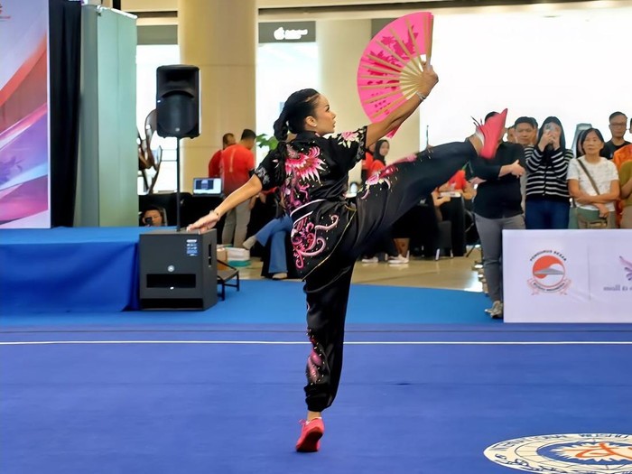 Kris Dayanti mengikuti kejuaraan nasional wushu.