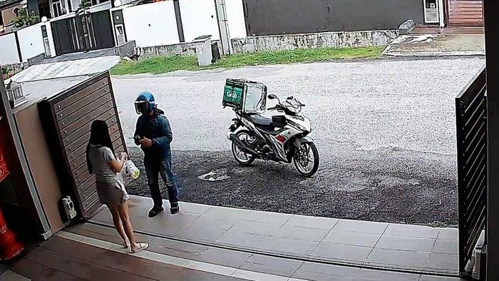 Kurir Makanan Tetap Bekerja Usai Kecelakaan demi Nafkahi Anak