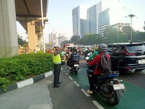 Senin Pagi, Lalin di Jl MT Haryono Arah Pancoran Macet
