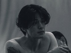 Foto Shirtless Lee Dong Wook di A Shop for Killers 2 yang Bikin Meleleh