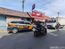Video Viral Sekelompok Pemuda Bawa Celurit Serang Warung Makan di Sidoarjo