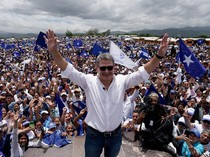Mantan Presiden Honduras Kembali ke Negaranya Usai Diampuni Trump