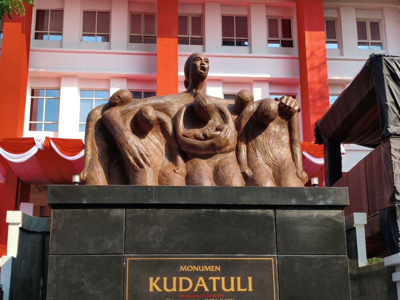 Megawati resmikan Monumen Kudatuli (Kurniawan/detikcom)