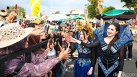 Jember Fashion Carnaval (JFC) yang pertama kali digelar pada 2003 terus berkembang menjadi salah satu karnaval busana terbesar di Indonesia dan telah dikenal di kancah internasional.