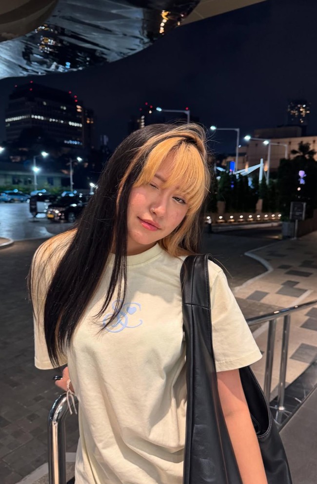 Begini potret cantik Naykilla tanpa pulasan makeup colorful dan busana nyentrik yang biasa dikenakannya. Dengan riasan ssoft, wajahnya terlihat lebih cantik natural. Foto: Instagram/@naykillaaa
