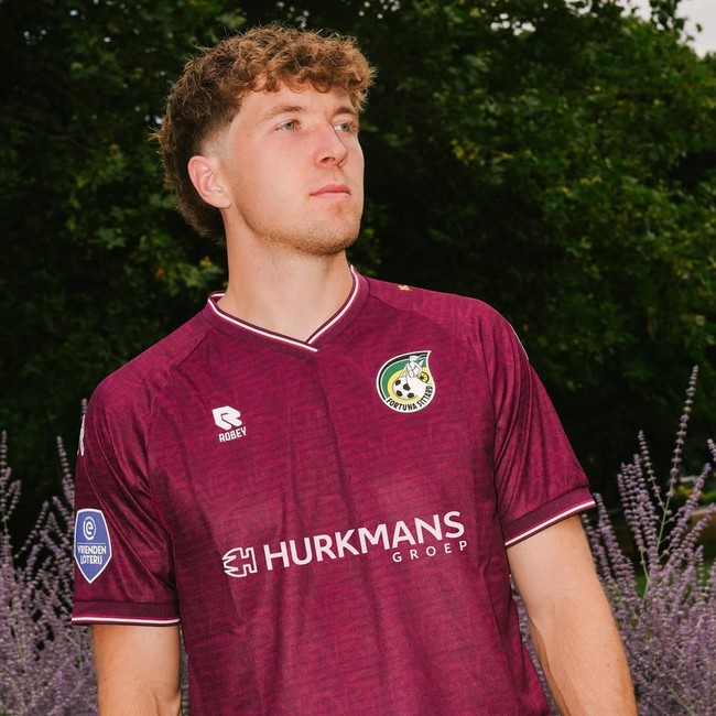 Justin Hubner dan Ole Romeny Jadi Model Jersey Baru Fortuna Sittard