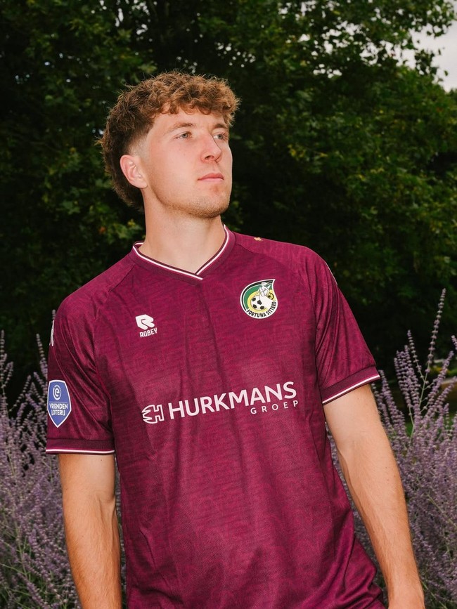 Justin Hubner dan Ole Romeny Jadi Model Jersey Baru Fortuna Sittard