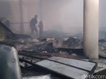 Lapak Ludes Terbakar, Pedagang Pasar Bayat Bawa Pulang Dagangan