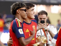Pujian Pelatih Timnas Spanyol untuk Yamal dan Curbasi