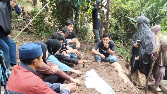 Pemakaman Wawan Sudirman warga Sinjai yang dikeroyok massa di Morowali.