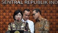 Perry Warjiyo menjabat sebagai Gubernur Bank Indonesia sejak 2018 dan kembali dipercaya memimpin bank sentral untuk periode kedua setelah mendapat persetujuan DPR pada 2023. Selama masa kepemimpinannya, BI menghadapi berbagai tantangan, mulai dari gejolak ekonomi global, pandemi COVID-19, hingga menjaga stabilitas nilai tukar rupiah dan inflasi di tengah dinamika perekonomian dunia. ANTARA FOTO/MARCO