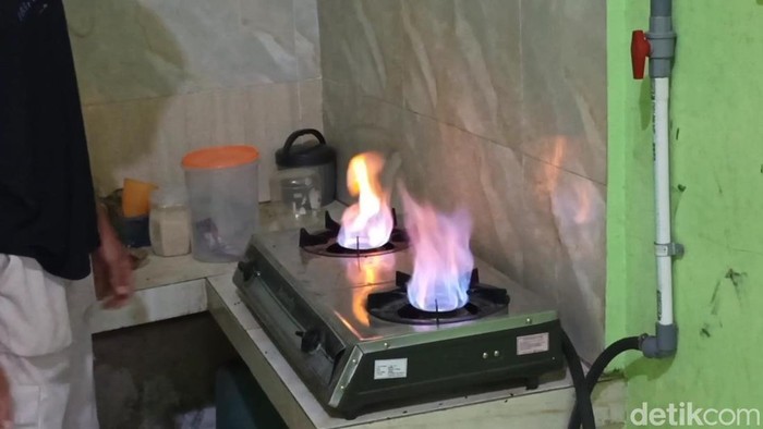 Peternak Probolinggo, Abdul Kholid Malaka, ubah kotoran sapi jadi biogas