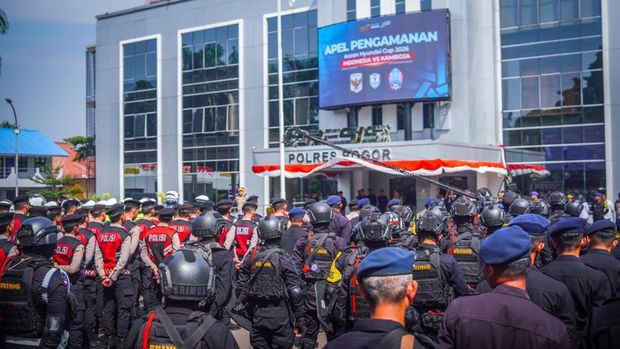 Polres Bogor menggelar apel kesiapan pengamanan laga Timnas Indonesia vs Kamboja dalam turnamen ASEAN Hyundai Cup 2026 di Stadion Pakansari.
