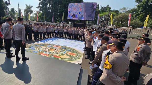 Polres Bogor menggelar Tactical Floor Game (TFG), simulasi taktis untuk pengamanan pertandingan sepak bola antara Timnas Indonesia vs Kamboja dalam turnamen ASEAN Hyundai Cup 2026 di Stadion Pakansari.
