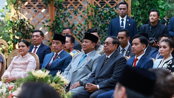 Prabowo duduk sebelah Jokowi saat menghadiri akad dan resepsi pernikahan putra Boy Thohir (dok Instagram @prabowo)