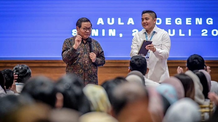 Pramono Anung dan Seskab Teddy (dok. Setkab)