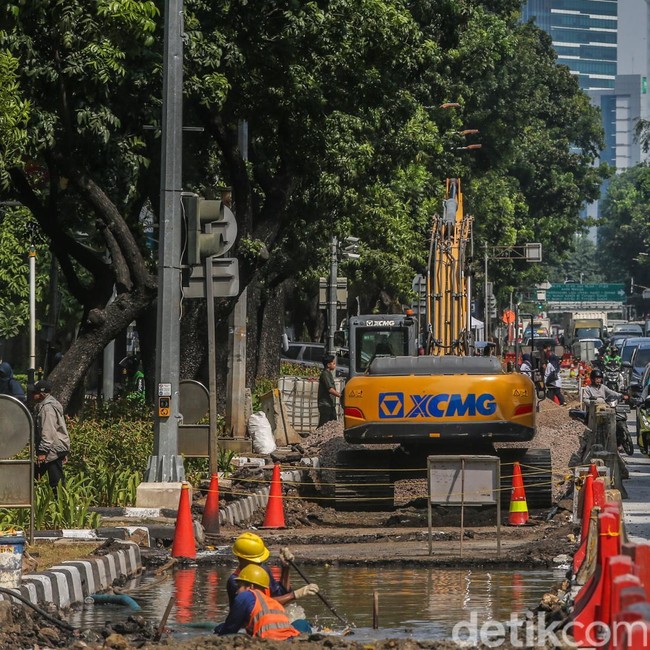 Proyek Perbaikan Jalan Picu Kemacetan di Kebon Sirih