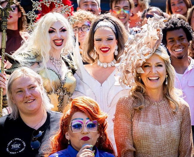 Ratu Máxima menjadi sorotan saat membuka ajang WorldPride Amsterdam 2026 pada Sabtu (25/7/2026). Momen ini mencatat sejarah karena untuk pertama kalinya seorang ratu yang masih bertakhta secara resmi membuka perayaan WorldPride. Foto: WireImage/Patrick van Katwijk