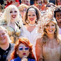Ratu Máxima menjadi sorotan saat membuka ajang WorldPride Amsterdam 2026 pada Sabtu (25/7/2026). Momen ini mencatat sejarah karena untuk pertama kalinya seorang ratu yang masih bertakhta secara resmi membuka perayaan WorldPride. Foto: WireImage/Patrick van Katwijk