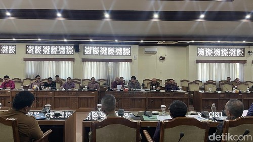 Rapat Dengar Pendapat Komisi I DPRD Bali bersama HNSI di Kantor DPRD Bali, Senin (27/7/2026). Rizki Setyo