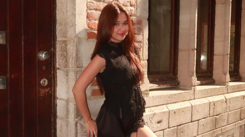 5 Gaya Liburan Rebecca Klopper Di Eropa 5 Gaya Liburan Rebecca Klopper Di Eropa