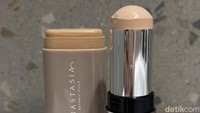 Review Skin Tint Stick TimePhoria vs Anastasia Beverly Hills, Siapa Juaranya?