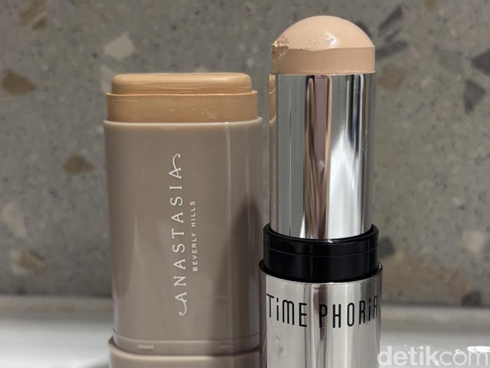Review Skin Tint Stick TimePhoria vs Anastasia Beverly Hills