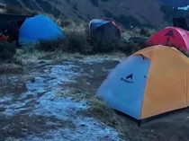 Gunung Rinjani Kembali Diselimuti Es